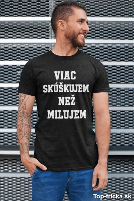 Vtipné tričko viac skúškujem než milujem