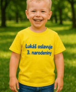 Detské tričko oslavuje narodeniny s ľubovoľným menom