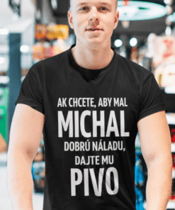 Vtipné tričko dajte mu pivo s ľubovoľným menom