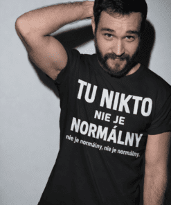 Vtipné tričko tu nikto nie je normálny