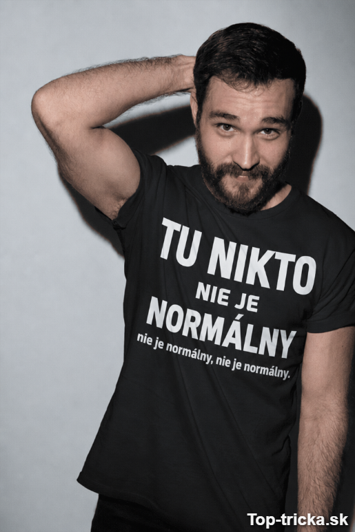 Vtipné tričko tu nikto nie je normálny