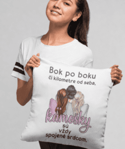 Vtipný vankúš kamošky spojené srdcom