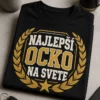 Pánske tričko s nápisom Najlepší ocko na svete v retro odznaku s vavrínovým vencom a hviezdou.