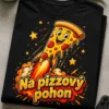 Pánske tričko s motívom lietajúcej pizza slice rakety a sloganom Na pizzový pohon