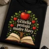 Tričko pre učiteľov s nápisom Učitelia pestujú múdre hlavy, otvorenou knihou a jabloňou v teplých školských farbách.